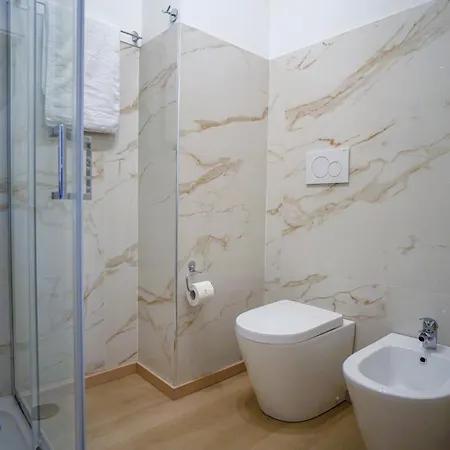 Glicine Leonardo Academy, Mxp & Laghi 아파트 *